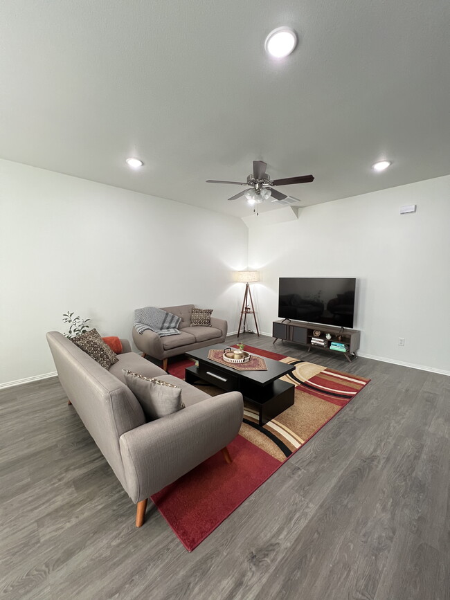 1018 S Benchmark Ln in Fayetteville, AR - Building Photo - Building Photo