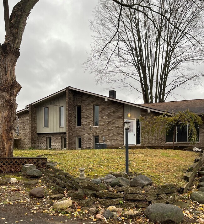 10775 Bogie Lake Rd Rentals in Commerce Township, MI