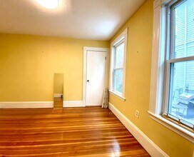 2 Dickson St, Unit 2 in Somerville, MA - Building Photo - Building Photo