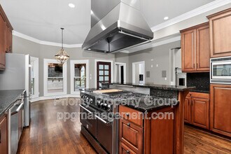 16205 Riverpointe Dr in Charlotte, NC - Building Photo - Building Photo