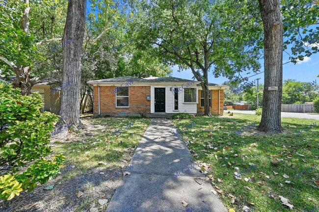 property at 2704 Highwood Dr
