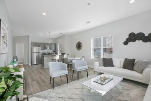 LTL Royal Palms Baton Rouge MT LLC in Baton Rouge, LA - Building Photo