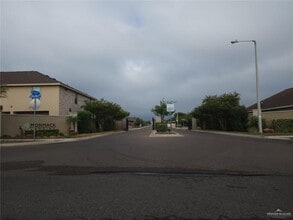 16 Carlisle Ave in Edinburg, TX - Building Photo - Building Photo