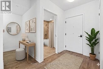 500 Plains Rd E in Burlington, ON - Building Photo - Building Photo