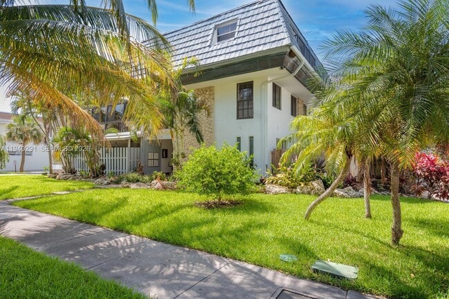 230 Sunrise Dr in Key Biscayne, FL - Building Photo - Building Photo