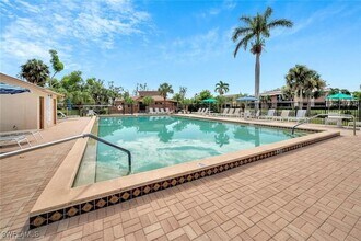 6386 Royal Woods Dr in Ft. Myers, FL - Building Photo - Building Photo