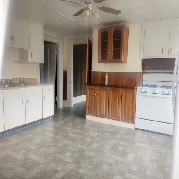 21 Lincoln St, Unit 2 in Spencer, MA - Foto de edificio - Building Photo
