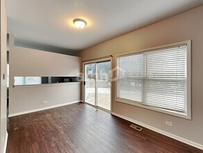 2417 Deerfield Dr in Aurora, IL - Building Photo - Building Photo