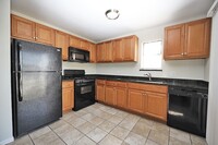 48 N Victoria Ln, Unit E in Streamwood, IL - Building Photo - Building Photo