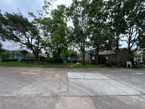 10053 Westpark Dr in Houston, TX - Building Photo - Building Photo