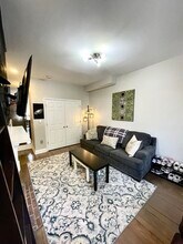 244 S Washington St in Baltimore, MD - Building Photo - Building Photo