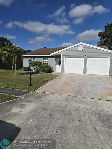 7919 Burlwood Ln in Greenacres, FL - Building Photo