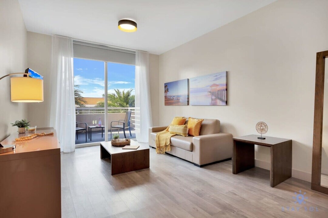 777 N Ocean Dr in Hollywood, FL - Building Photo