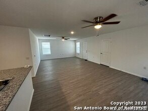 10110 Asta Trl in San Antonio, TX - Building Photo - Building Photo