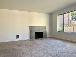 14040 Courtland Pl N in Seattle, WA - Building Photo - Building Photo