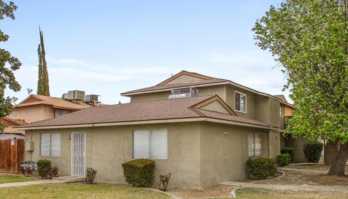 912 Valhalla Dr in Bakersfield, CA - Building Photo