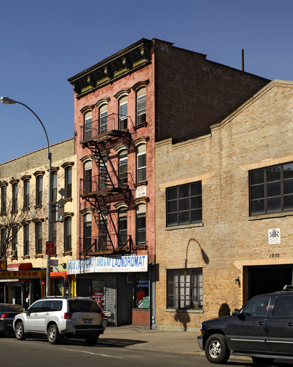 1848 Amsterdam Ave in New York, NY - Building Photo