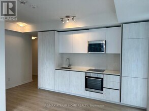 8-2618 Widmer St in Toronto, ON - Building Photo - Building Photo