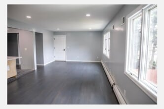 11 Cozy Glen Ct, Unit 2 in Saddle Brook, NJ - Building Photo - Building Photo