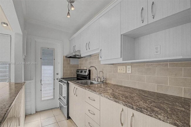 60 NW 79th St, Unit 23 in Miami, FL - Foto de edificio - Building Photo