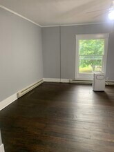 276 E 6th St, Unit Upper in Peru, IN - Foto de edificio - Building Photo