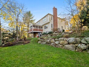 25 Falmouth Rd in Arlington, MA - Foto de edificio - Building Photo