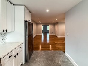 195 Hutton St in Jersey City, NJ - Building Photo - Building Photo