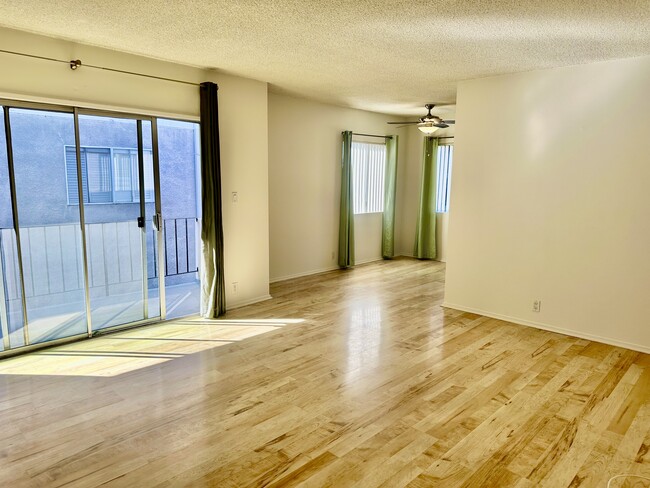 4325 Dixie Canyon Ave, Unit 1 in Sherman Oaks, CA - Foto de edificio - Building Photo