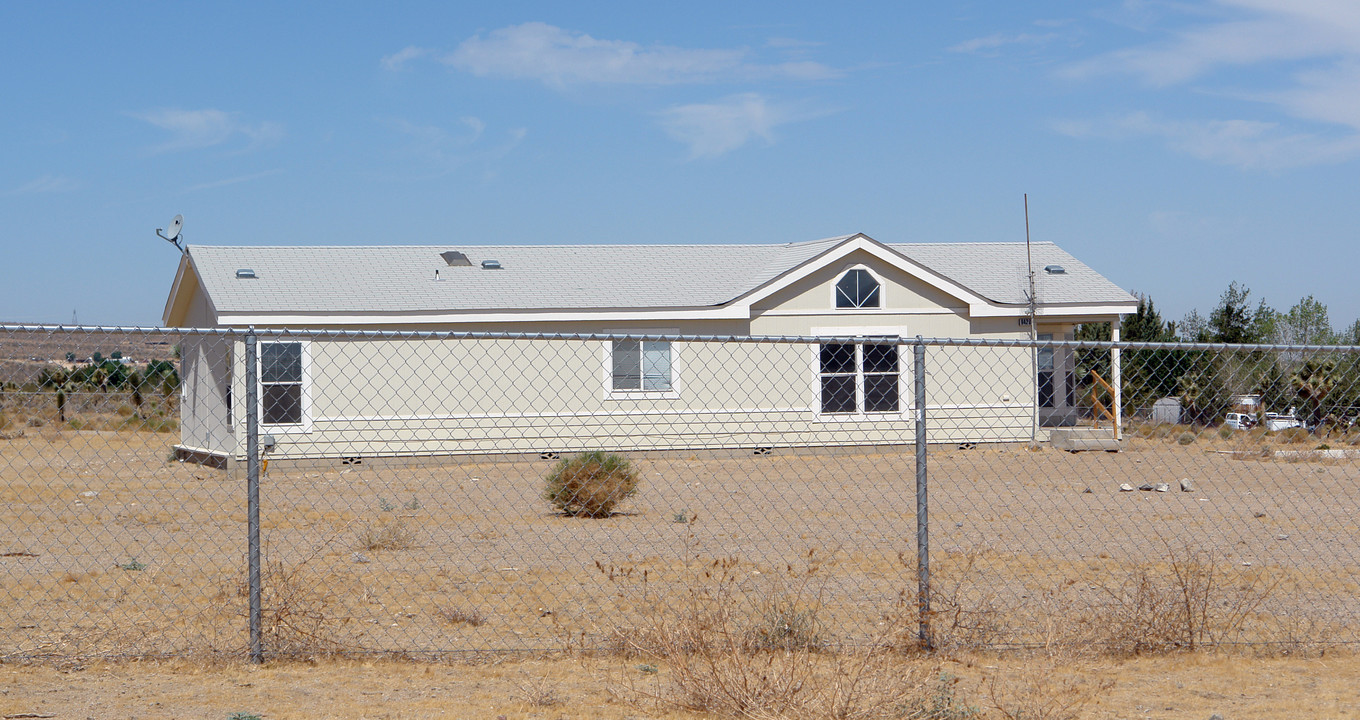 9420 Syracuse Rd in Lucerne Valley, CA - Foto de edificio