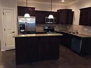 218 Granada St in Fayetteville, AR - Building Photo - Building Photo