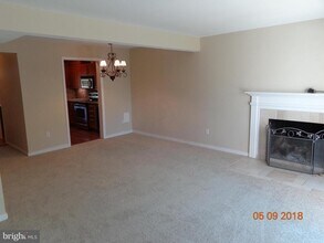 102 Leeds Ct E in Warrenton, VA - Building Photo - Building Photo