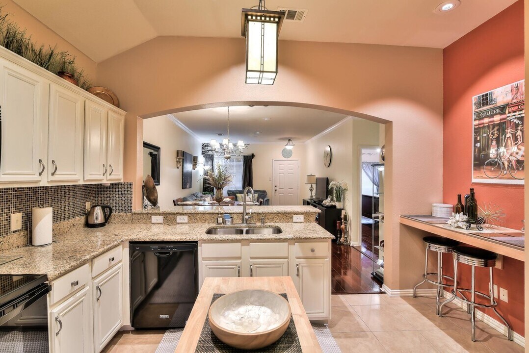 575 S Virginia Hills Dr in McKinney, TX - Building Photo