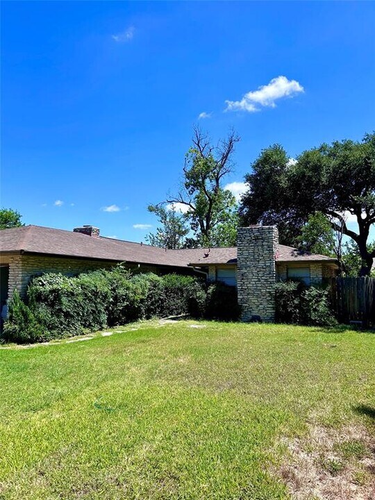 12003 Charing Cross Rd in Austin, TX - Building Photo
