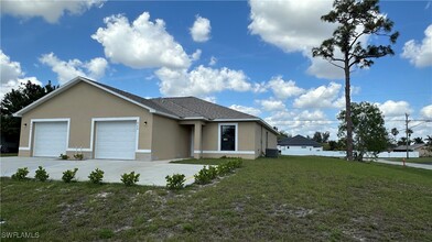 929 SE 8th Terrace in Cape Coral, FL - Building Photo - Building Photo