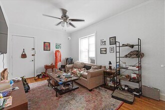 441 W Oakdale Ave in Chicago, IL - Building Photo - Building Photo