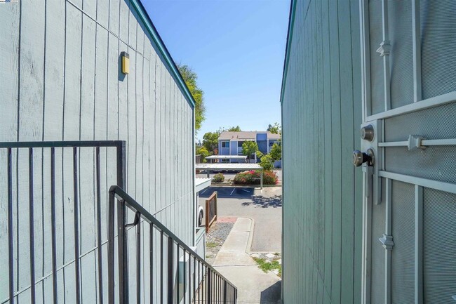 3670 Silver Oaks Way, Unit E in Livermore, CA - Building Photo - Building Photo