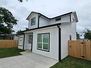 173 Chickasaw in Smithville, TX - Building Photo - Building Photo