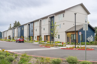 Nueva Esperanza in Hillsboro, OR - Building Photo - Building Photo