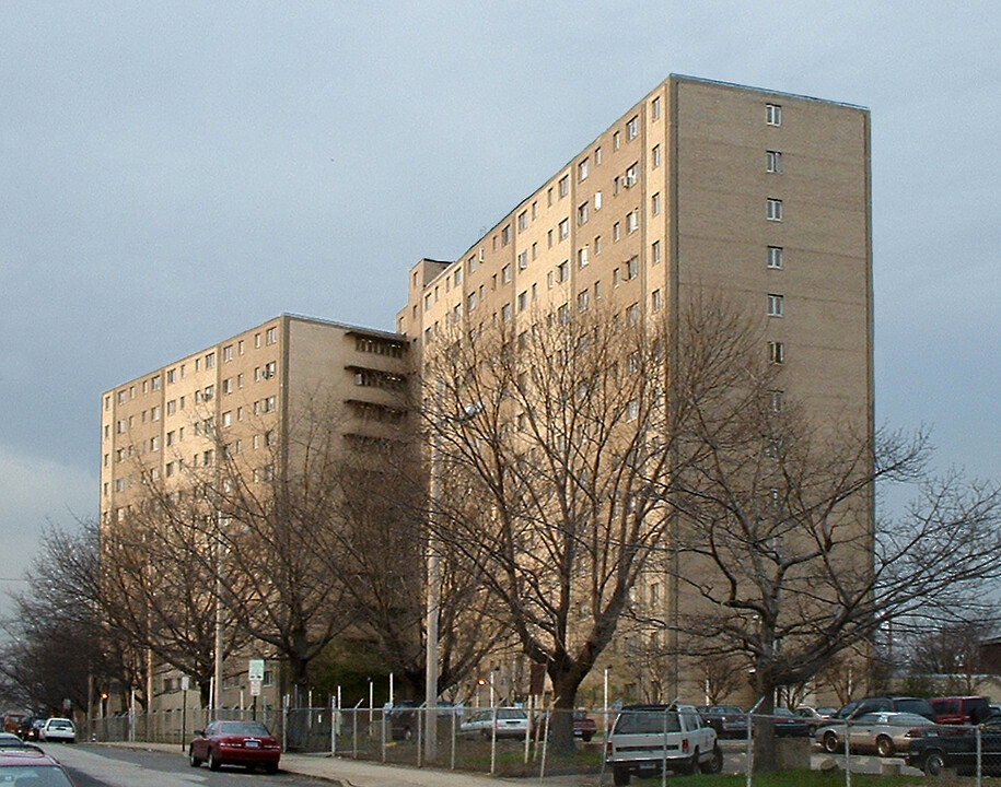 Harborview Towers in Bridgeport, CT - Building Photo