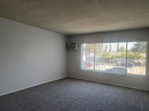 15537 Nordhoff St in Los Angeles, CA - Building Photo - Building Photo
