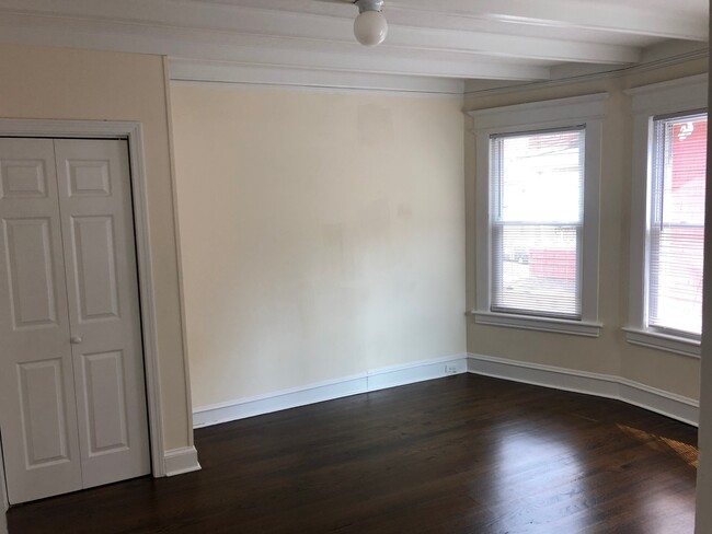 301 Beechwood Ave in Bridgeport, CT - Building Photo - Interior Photo