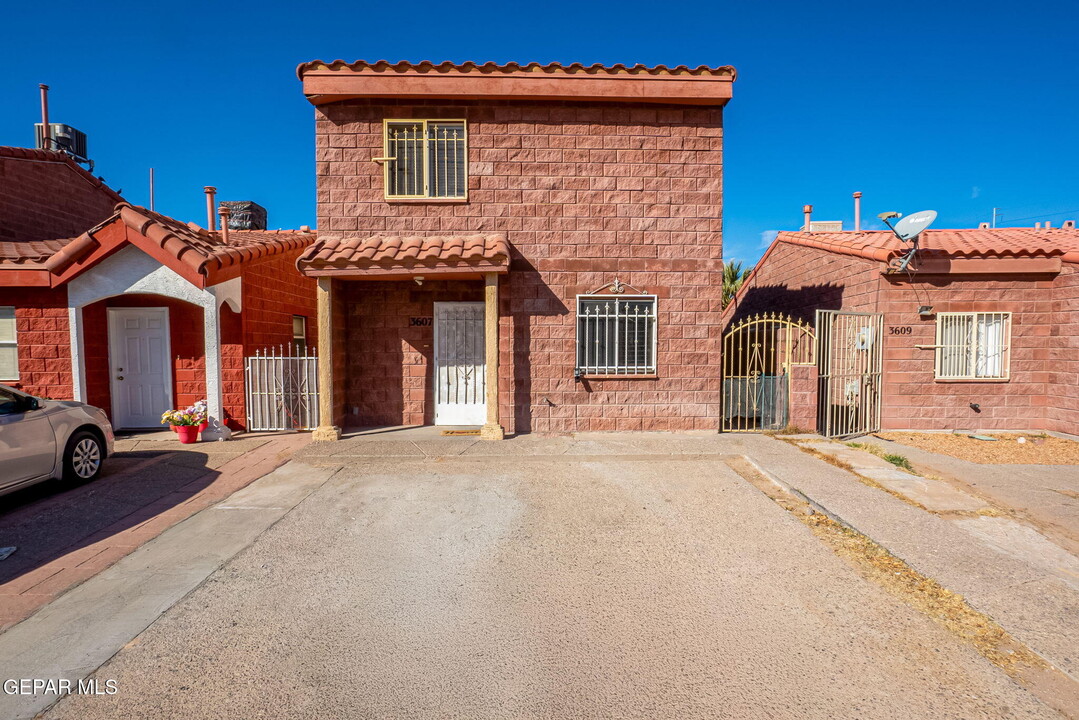 3607 Waterspring Way in El Paso, TX - Building Photo