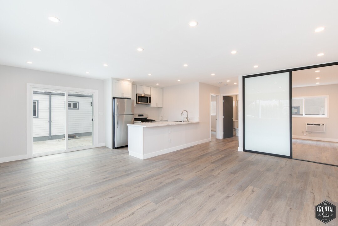 3872 Bentley Ave in Culver City, CA - Building Photo