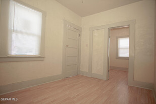 2920 Sacramento Ave in El Paso, TX - Building Photo - Building Photo