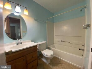 18411 Guildberry Dr-Unit -204 in Gaithersburg, MD - Building Photo - Building Photo