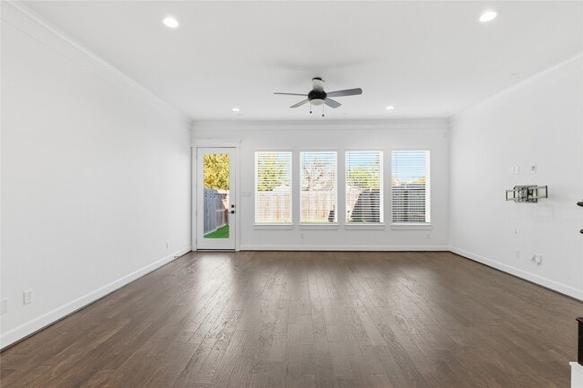 property at 819 W 19th St