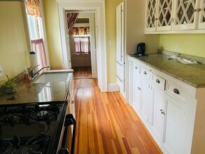 984 Chestnut St in Newton, MA - Building Photo - Building Photo
