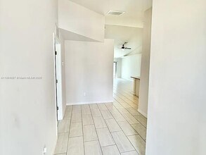 326 SE 16th Pl in Cape Coral, FL - Building Photo - Building Photo