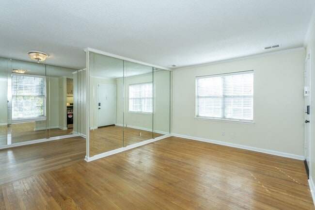 2053 Montreat Cir