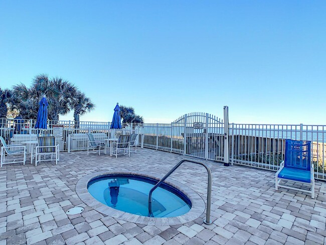 1425 Ocean Shore Blvd in Ormond Beach, FL - Building Photo - Building Photo